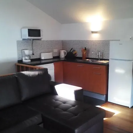 Yellow House 2 Bedroom Historic Centre A+ Location דירה