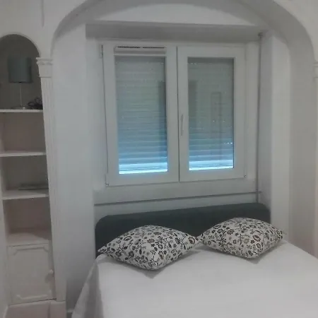 Yellow House 2 Bedroom Historic Centre A+ Location דירה *
