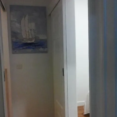 Yellow House 2 Bedroom Historic Centre A+ Location * קסקאיס