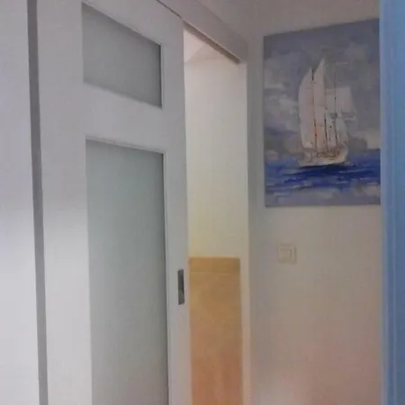 Yellow House 2 Bedroom Historic Centre A+ Location * קסקאיס