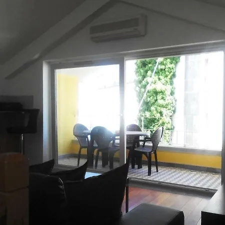 Yellow House 2 Bedroom Historic Centre A+ Location * קסקאיס