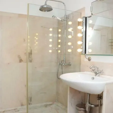 Yellow House 2 Bedroom Historic Centre A+ Location