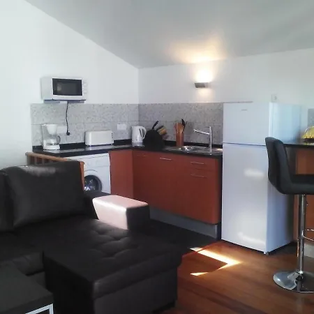 Yellow House 2 Bedroom Historic Centre A+ Location קסקאיס