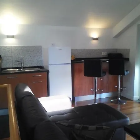 Yellow House 2 Bedroom Historic Centre A+ Location * קסקאיס