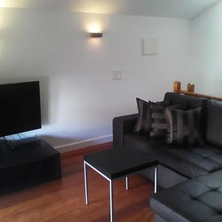 Yellow House 2 Bedroom Historic Centre A+ Location דירה קסקאיס