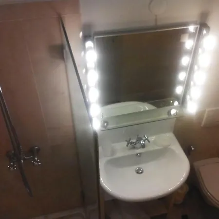 Yellow House 2 Bedroom Historic Centre A+ Location * קסקאיס